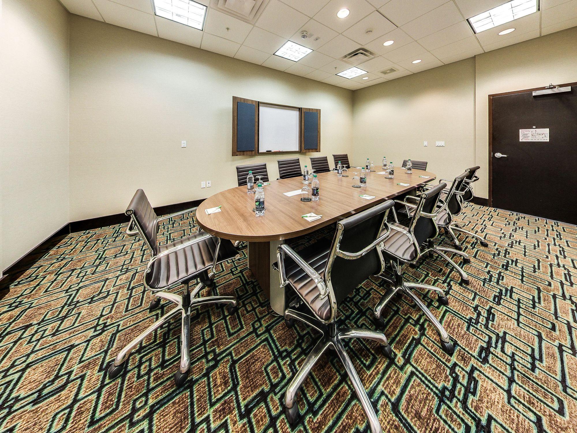 Holiday Inn Hotel & Suites Edmonton Airport Conference Centre By Ihg Nisku Bagian luar foto