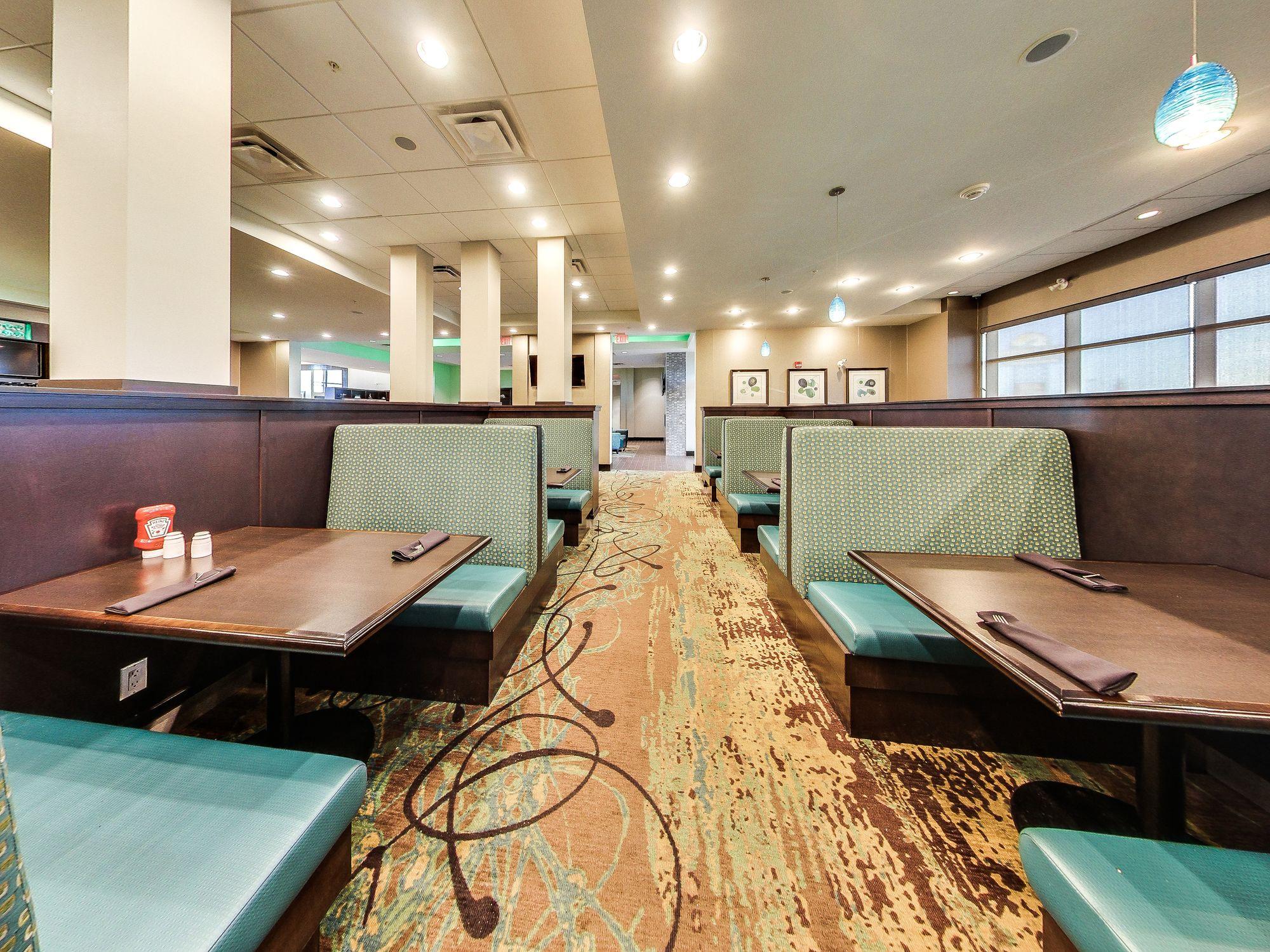 Holiday Inn Hotel & Suites Edmonton Airport Conference Centre By Ihg Nisku Bagian luar foto