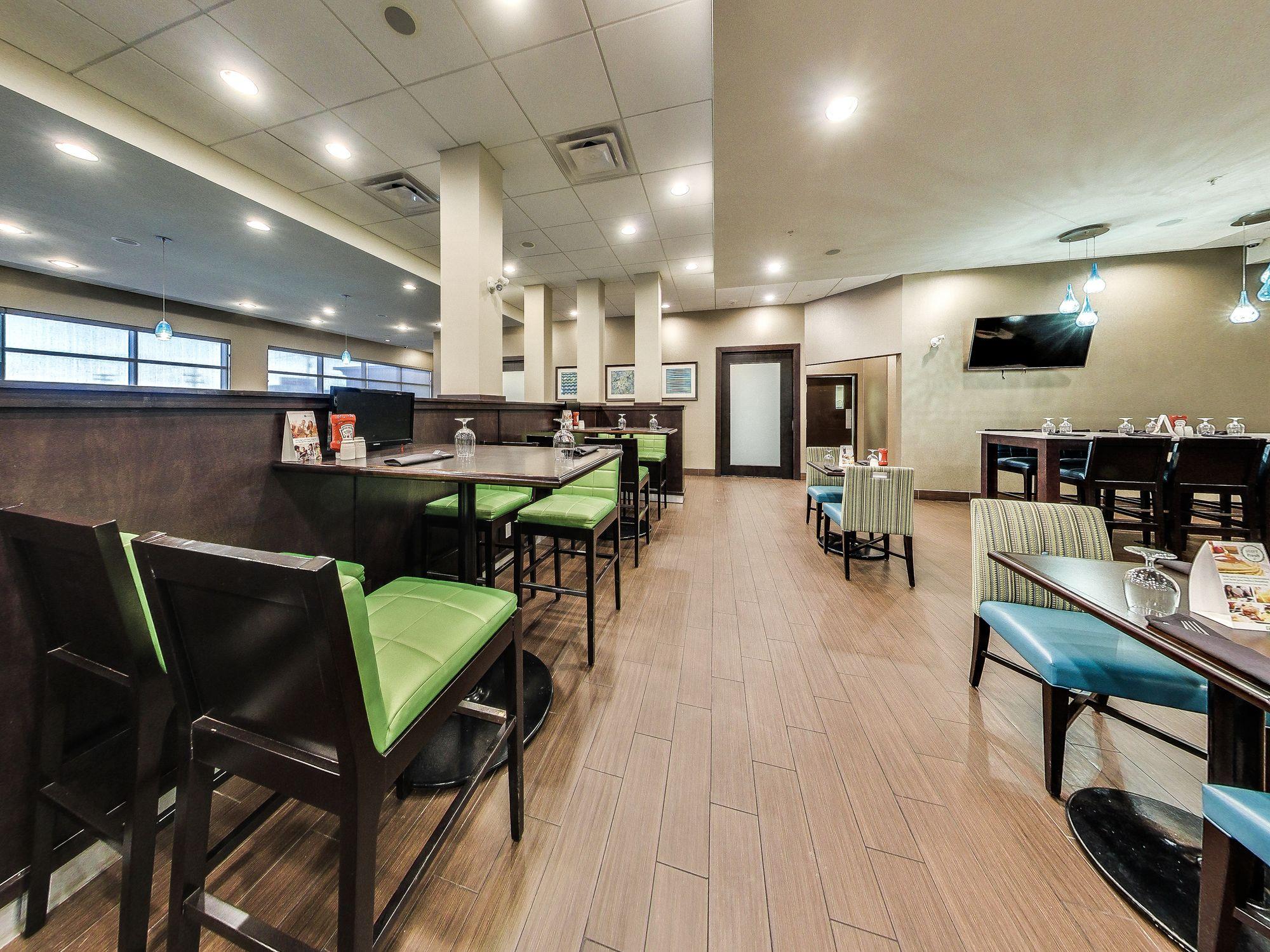 Holiday Inn Hotel & Suites Edmonton Airport Conference Centre By Ihg Nisku Bagian luar foto